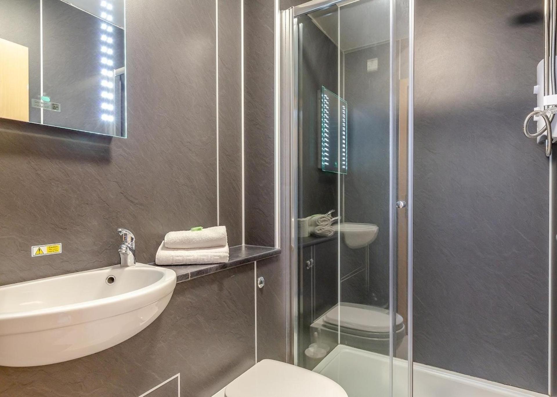Beautiful 2-Bed Apartment In Илфракомб Екстериор снимка
