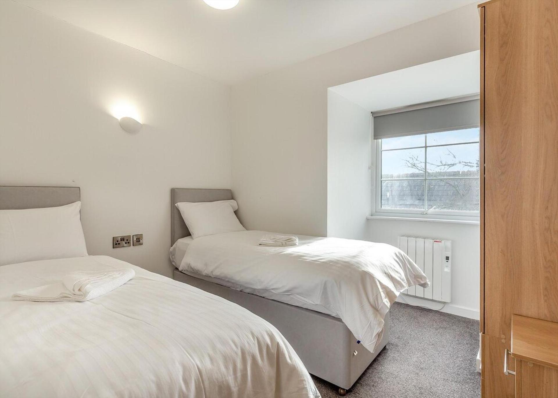 Beautiful 2-Bed Apartment In Илфракомб Екстериор снимка
